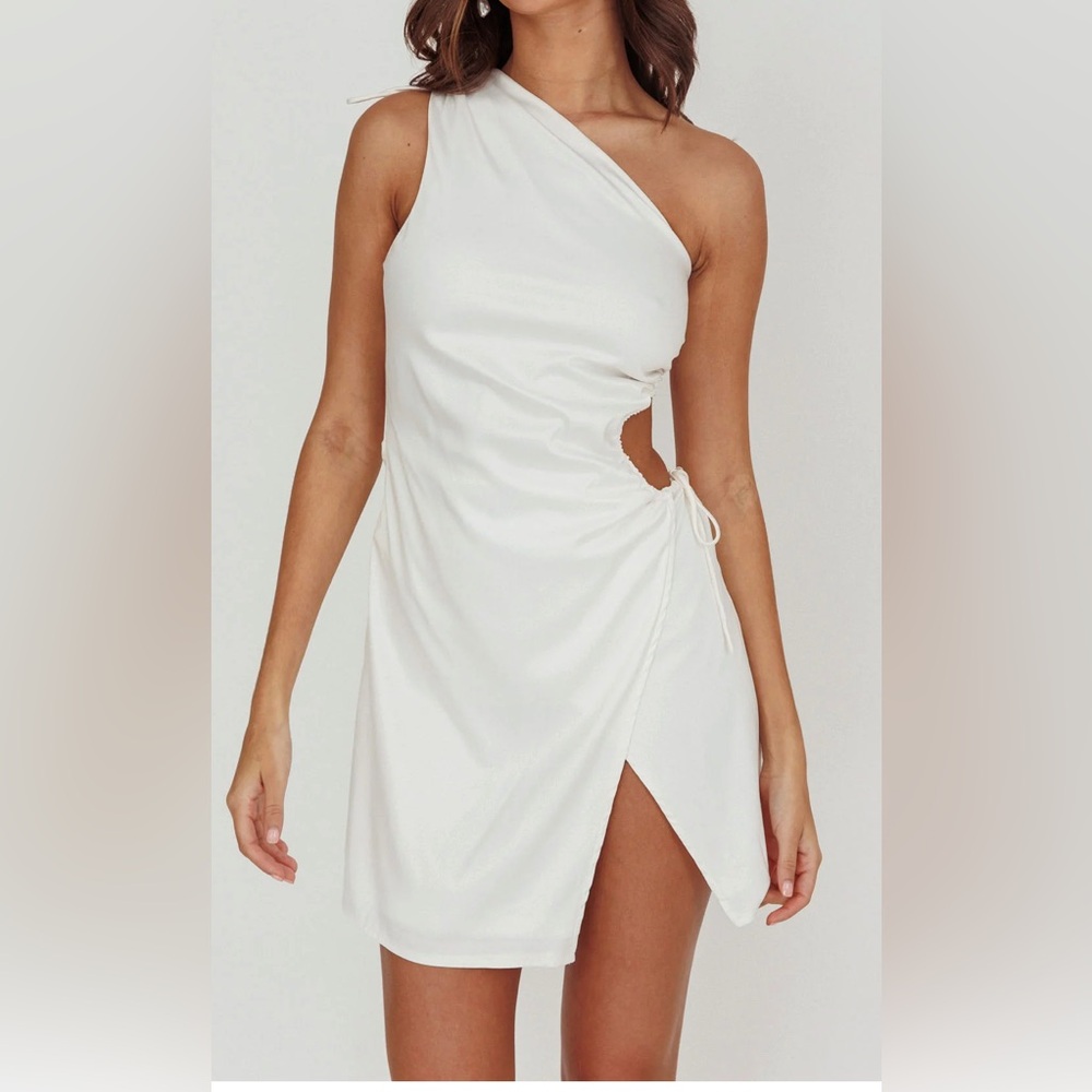 Selfie Leslie Lyon raunched White One-Shoulder Dress